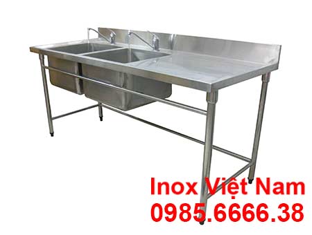 ban-inox-co-voi-nuoc