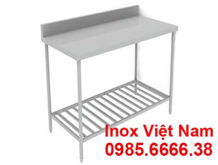 ban-bep-inox-co-gay-co-ke-duoi